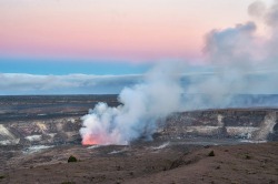 pretzeljesus:  Halemaʻumaʻu crater at Kilauea in Hawaii 