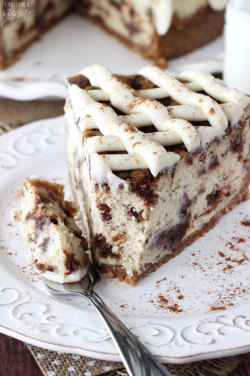 do-not-touch-my-food:  Cinnamon Roll Cheesecake