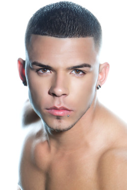 dominicanblackboy:Gorgeous hazel eyed cuban Yasiel Fuentes sexy