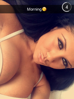 iloveselfshots:  Linsayyx snapchat  Ladies if you’d like to