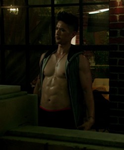 hotashellcelebmen:  More here :https://auscaps.me/2017/01/24/harry-shum-jr-shirtless-in-shadowhunters-2-01-this-guilty-blood/
