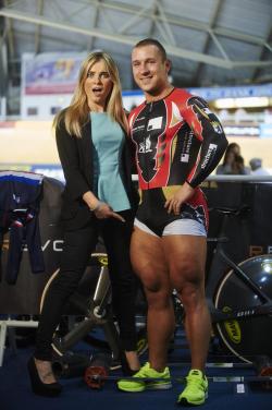 tightgearguys:  The most gorgeous legs in lycra! velovoyeur: