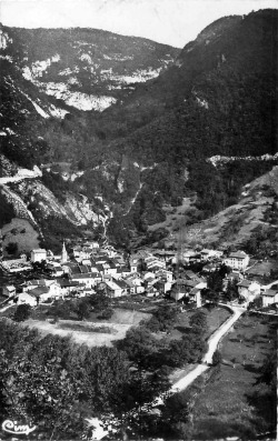 photos-de-france:  Chaley, vallée de l'Albarine, Ain.