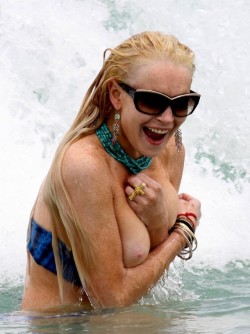 celebgoodies:  Lindsay Lohan  http://celebgoodies.tumblr.com
