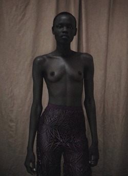 pradaphne:  Grace Bol photographed by Max Von Gumppenberg &