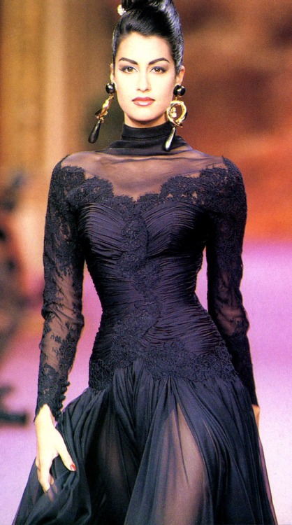 indypendentstyles:  Yasmeen Ghauri in Christian Lacroix