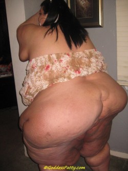 fatssbbwbellies:  A gorgeous obese gainer with big soft folds