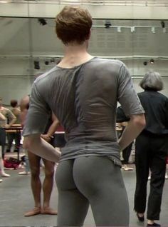 ass4face:  I’ve suddenly become very interested in ballet 👀