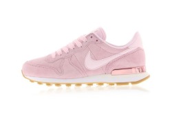saintlaurentlove:Nike Internationalist SD “Prism Pink.”