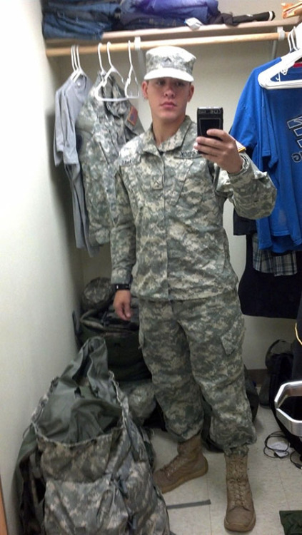 thecircumcisedmaleobsession:  20 year old straight Army hottie from Kansas City, KS