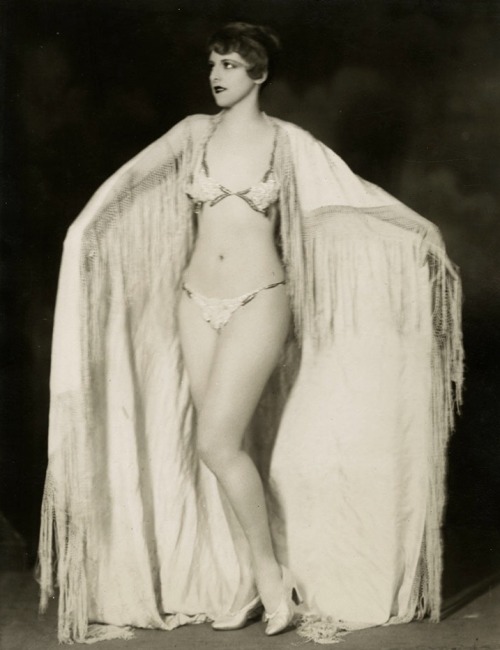 Beryl Halley, Ziegfeld showgirl who appeared in one silent film