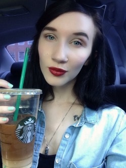 gypsyrose27:  What’s better than a giant coffee? A FREE giant