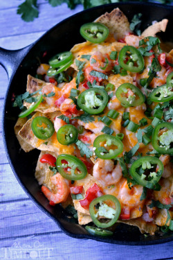 nom-food:  Spicy blackened shrimp skillet nachos