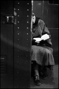 wehadfacesthen:  A reader on the New York subway, photo by Inge