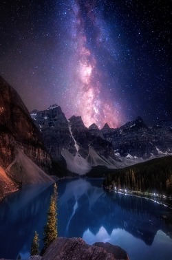 s-m0key:  Moraine Lake Milkyway . | By - Carl Pan 