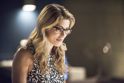 emilybettdaily:  Felicity Smoak in The Flash “Going Rogue”,