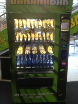 fitnessgyro:  59kgs:  funeralformyfat:  melablitt:  Banana vending