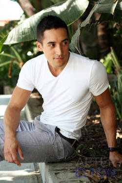 men-men-everywhere:  Keahu Kahuani 