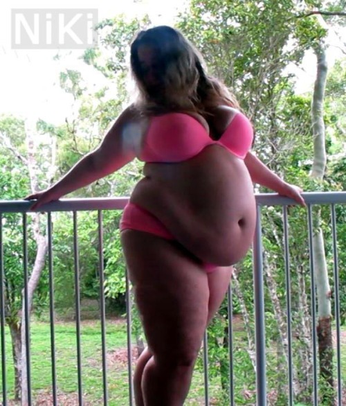 gaining-ni-ki:  Me on my balcony this morning, I have just woken up. 