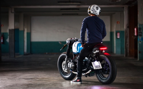 caferacerpasion:  Beautiful BMW R100 â€ªâ€ŽCafe Racerâ€¬ - Dani Coello Delgado.Que guapo el rollo y estilo que tiene esta â€ªâ€ŽBMWâ€¬. Manillar clubman y piloto trasero LED integrado | caferacerpasion.com