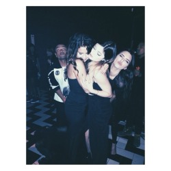 smg-news:  @kyliejenner: 📷💣 