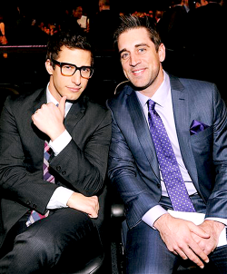 bobbymoynihans:    Andy Samberg and Aaron Rodgers pose in the