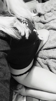 yourforbiddentemptation:  I just want cuddles, lots and lots