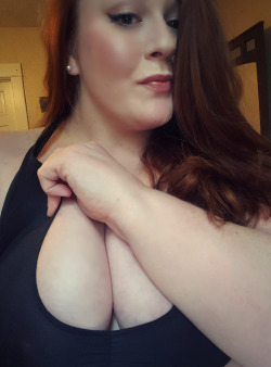 SexySteph1988 looks confident and uberhot