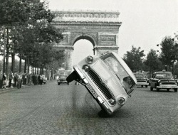 Wheeling and dealing, driver Jean Sunny, Paris, 1959.