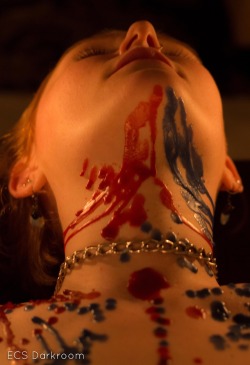 avery-vulpes:  ecsdarkroom:  Red Drip BlueModel: Avery VulpesECS