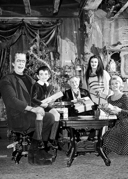 vintagegal:  Christmas on The Munsters c. 1960s 