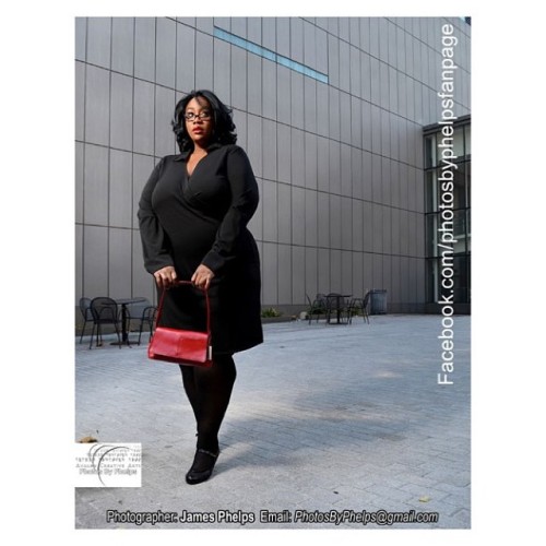 @photosbyphelps  continues #fashionfriday with Kym Nichole @kym_nichole as she shows off red purse and trendy heels #plusmodel #baltimore #dmv #legs #purse #fashion #photosbyphelps  Photos By Phelps I make pretty people….Prettier.™ Www.facebo