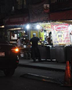 mexicanfoodporn:  Escenas callejeras  #DF 