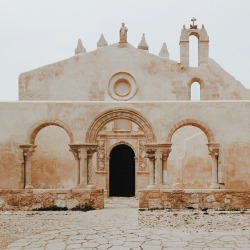 la-sicilienne:  Siracusa, Sicily By gorillaradio   