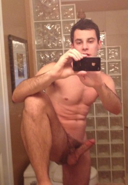 gaymanselfies:  Naked Male Selfies   http://gaymanselfies.tumblr.com/