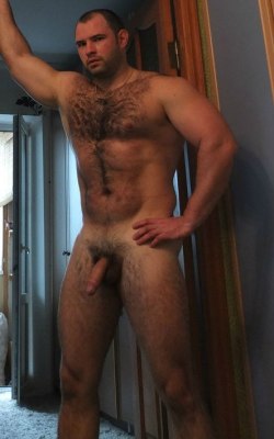 Love a big beefy man with chest hairs!!!