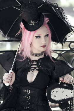 victorian-goth:  Victorian goth  http://victorian-goth.tumblr.com/