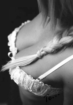 infinimorr:  ZZZ  The beauty of long hair… Pig tails,