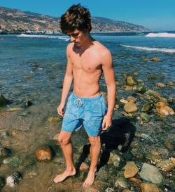 boys-cute-boys:  @dylandauzat