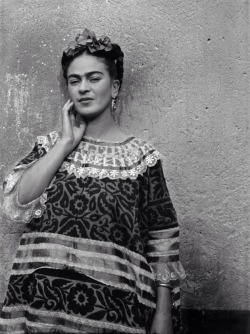 streetcanary:  Frida Kahlo by Leo Matiz 