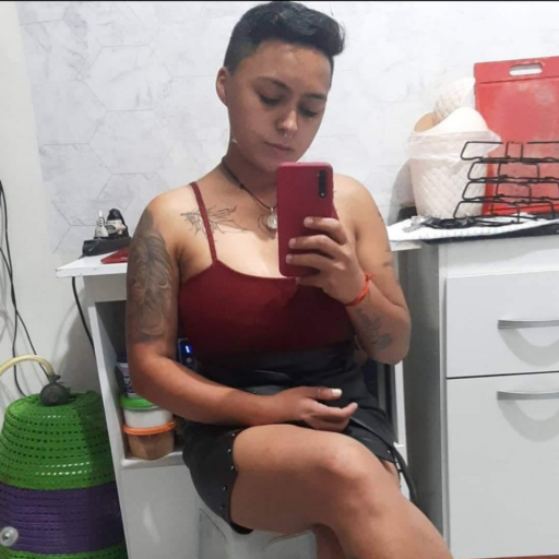 Mil garotas atrás dela e ela ali, querendo só você.