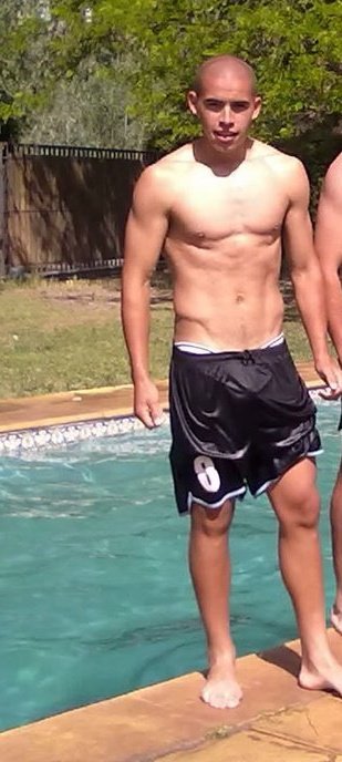chilenos-hot:  Carlitos Opazo, 25 años, Juega por Valdivia y esta esquisito! Recien agregado, espero tener fotos mejores:)
