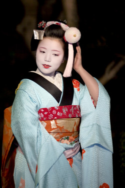 geisha-licious:  Ayano wearing the ensemble for Setsubun by ONIHIDE