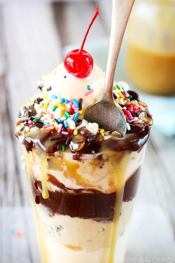 do-not-touch-my-food:  Chocolate Chip Cookie Dough Hot Fudge