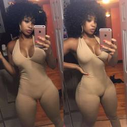 thickerbeauties:  Sexy! 😍😍😍 @pandasupreme 😍😍😍👍👍