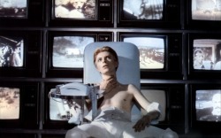 yakubgodgave:  David Bowie in “The Men Who Fell to Earth”
