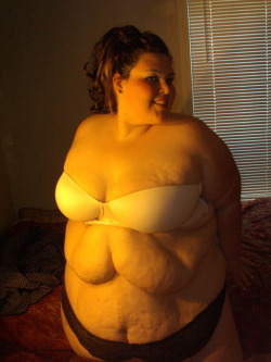 ssbbwsunni:  Follow the blog of SSBBW Sunny, a sexy XXL fat girl