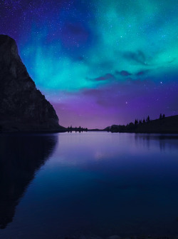 coiour-my-world:aurora borealis ~ Burak Duman