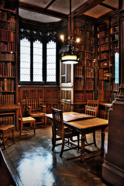 endlesslibraries:  Reading room, John Rylands Library (by x)