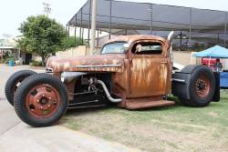 morbidrodz:  Check out this blog for more vintage cars, hot rods,